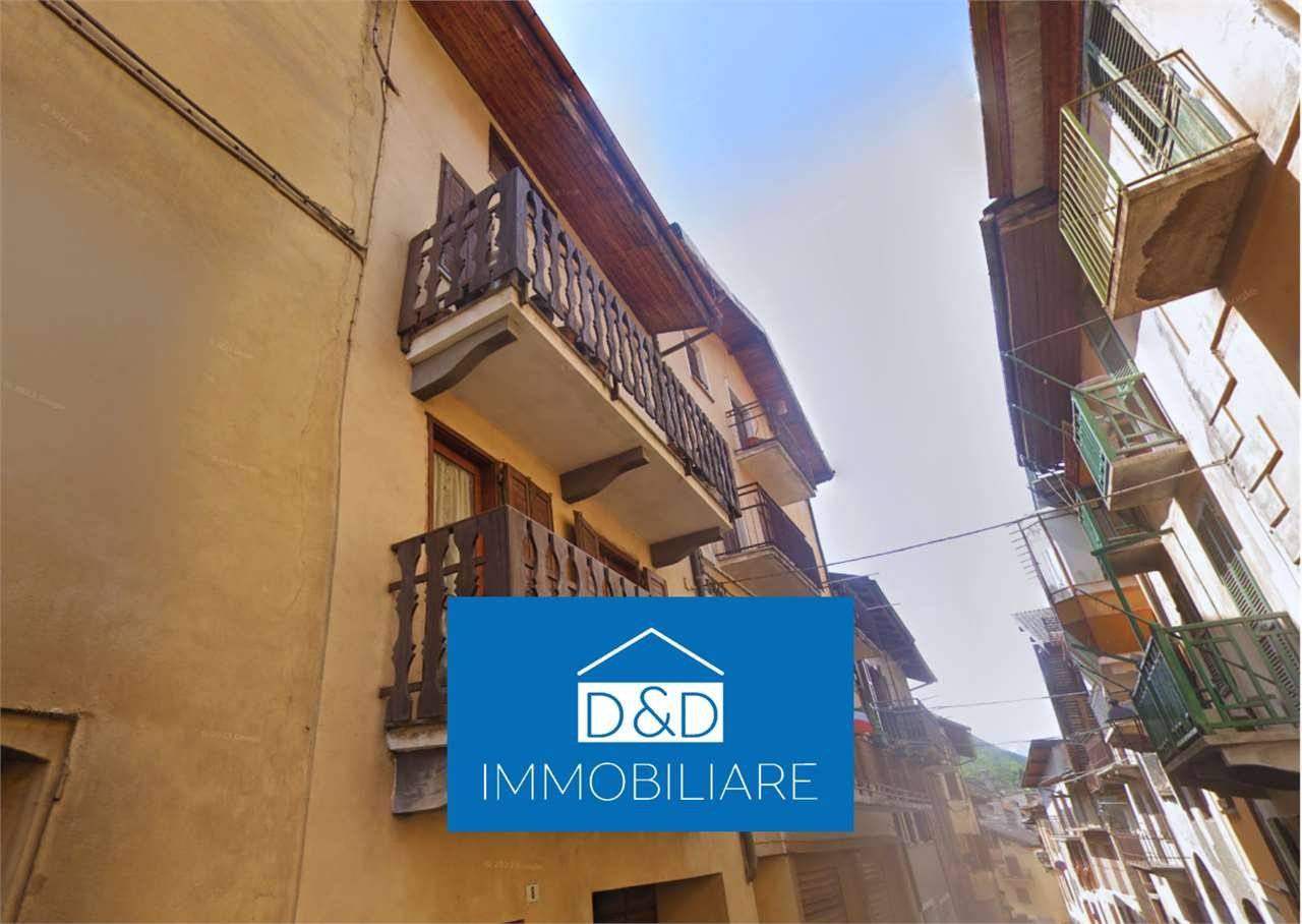 5 bedrooms Building in Chiomonte, Italy No. 12238