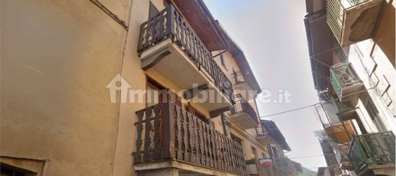 5 bedrooms Building in Chiomonte, Italy No. 12238 3