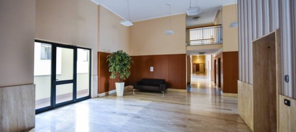 Apartamento de 2 dormitorios en Turin, Italy No. 53581 2