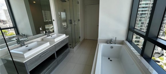 1 chambre propriété commerciale à louer à Miami, Miami-Dade, Florida, USA № 615038 5
