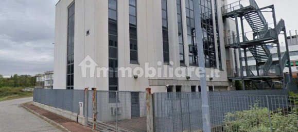 9-salle Bâtiment à Valenza, Italy No. 271640 3