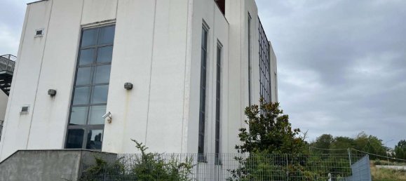 9-salle Bâtiment à Valenza, Italy No. 271640 6