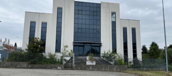 9-salle Bâtiment à Valenza, Italy No. 271640 5