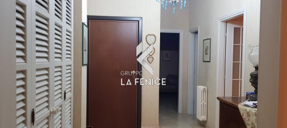 Apartamento de 4 habitaciónes en Locorotondo, Italy No. 24421 2