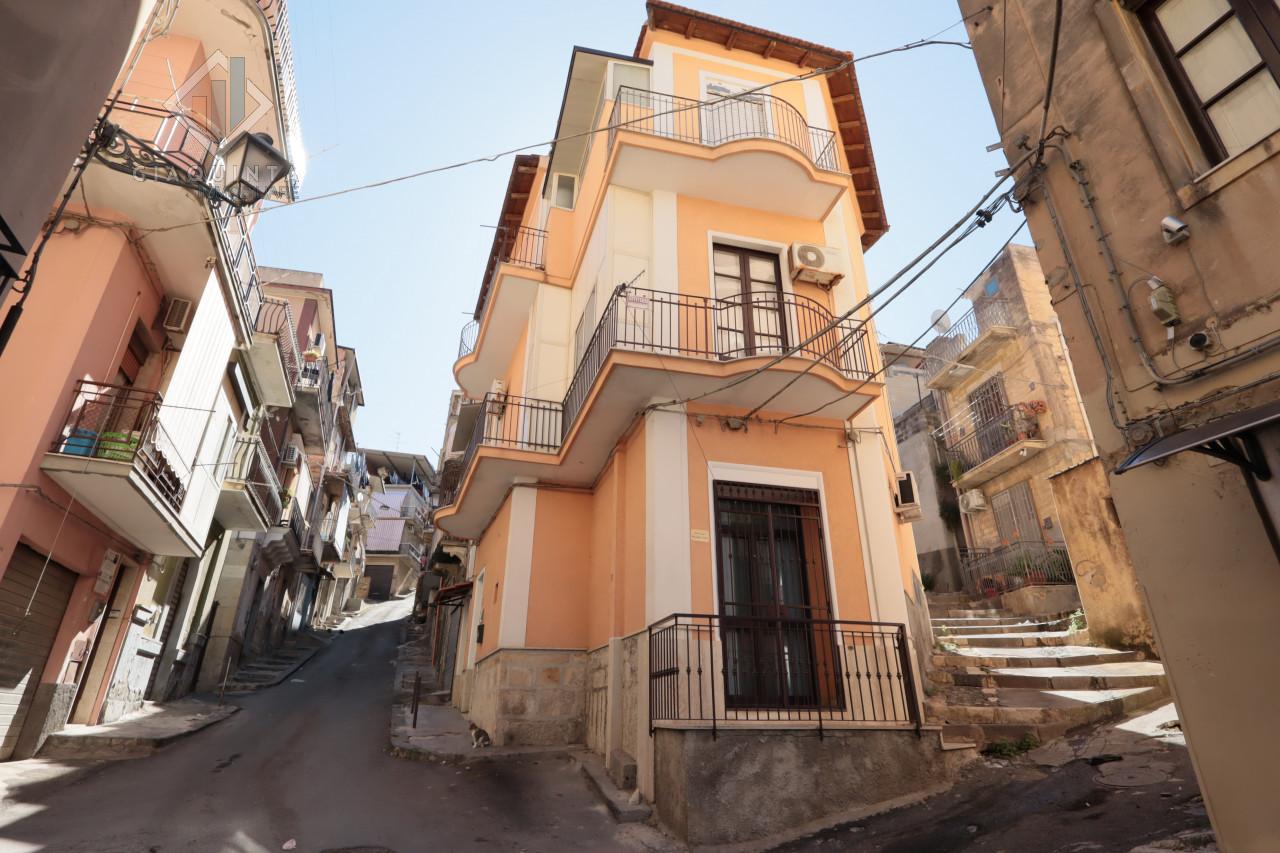 6-Zimmer Haus in Palagonia, Italy, Nr. 236048