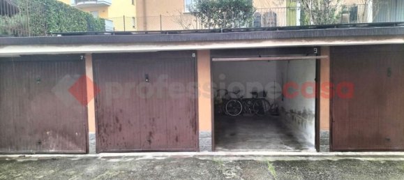 مرآب في Arona, Italy 13متر مربع رقم 10449 3