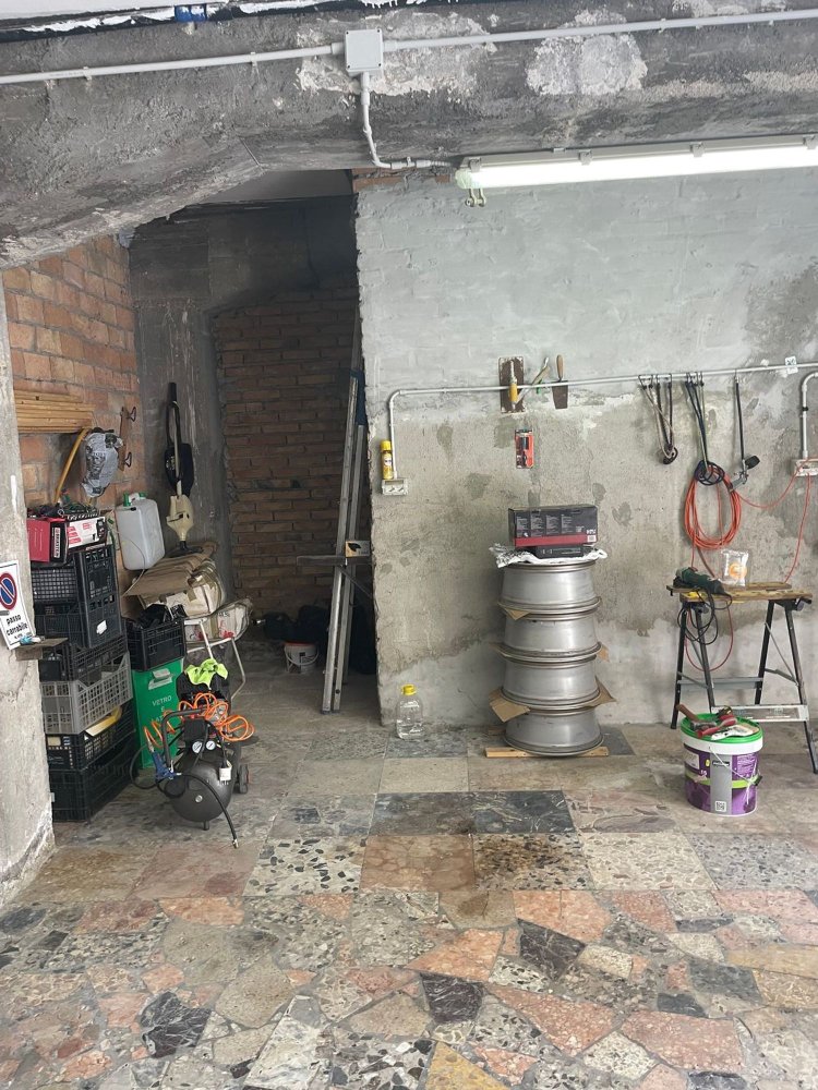 120m² Garage in Ancona, Italy No. 403251