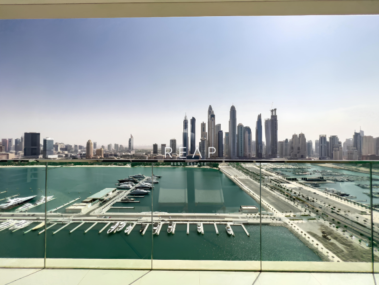 Квартира с 3 спальнями в Dubai Harbour, ОАЭ № 30985