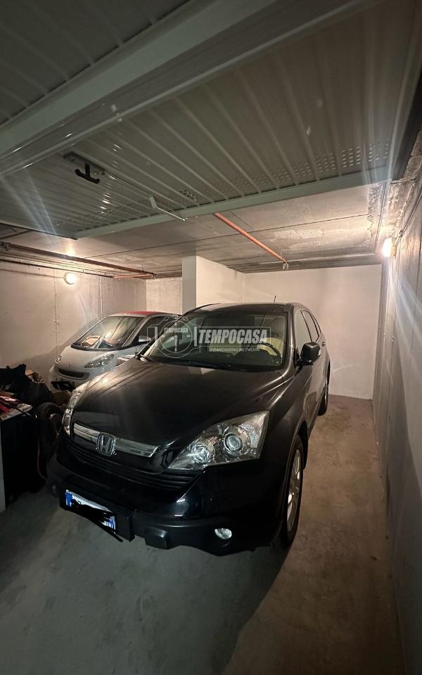 28m² Garage in Milan, Italy No. 245829