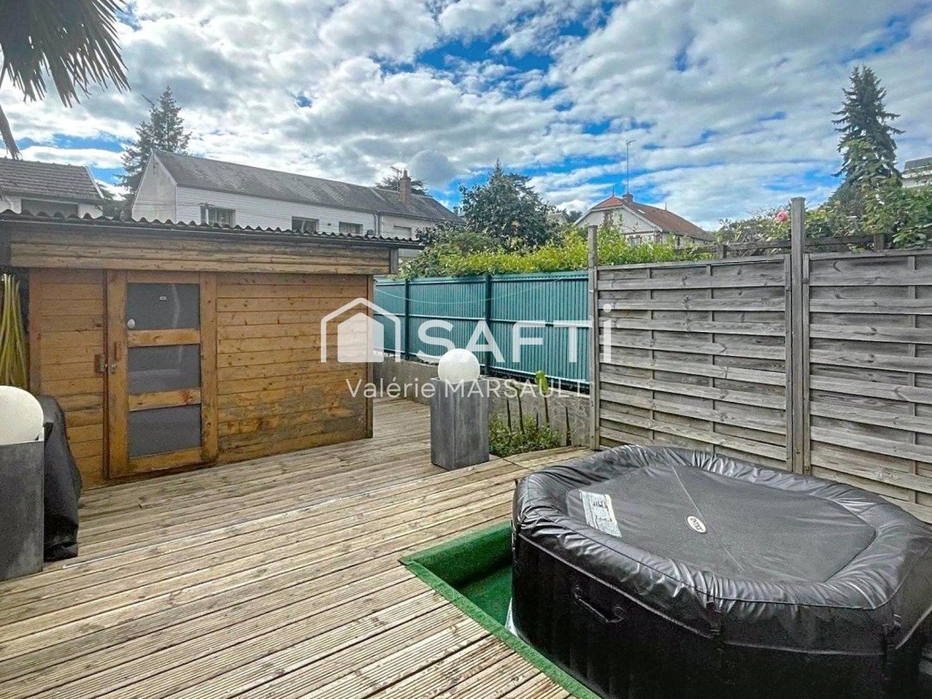 2 غرف نوم شقة في Saint-Cyr-sur-Loire, France رقم 213227