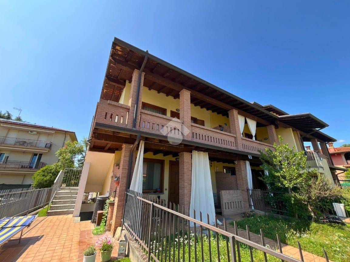 Apartamento de 2 dormitorios en Capriolo, Italy No. 273007