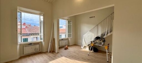 4 rooms Apartment in Florence, Italy No. 30881 2