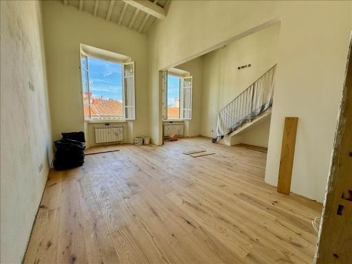 4 rooms Apartment in Florence, Italy No. 30881