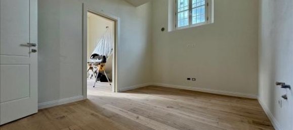 4 rooms Apartment in Florence, Italy No. 30881 13