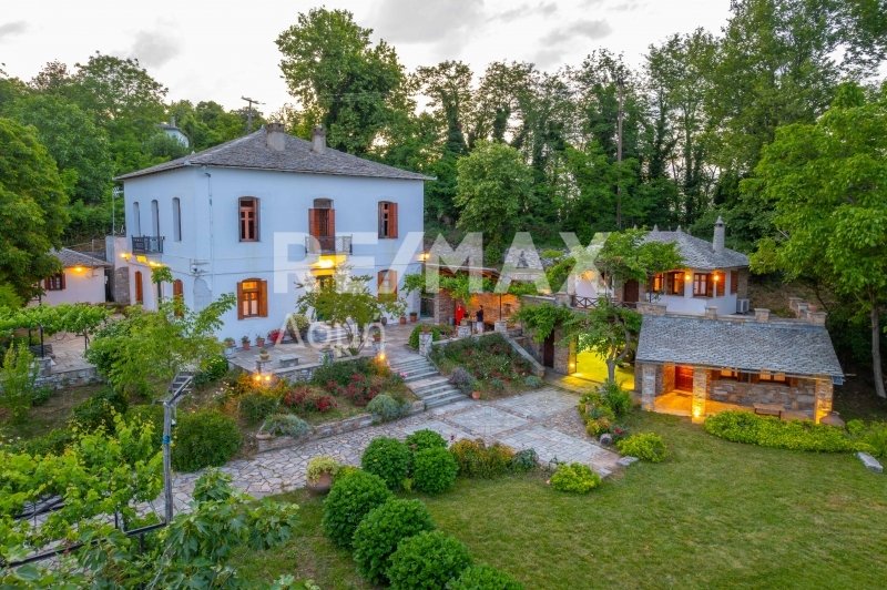 5 bedrooms Commercial property in Mouresi, Greece No. 771