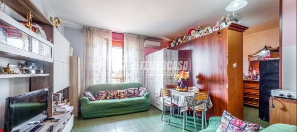 2 rooms Apartment in Modena, Italy No. 271007 5