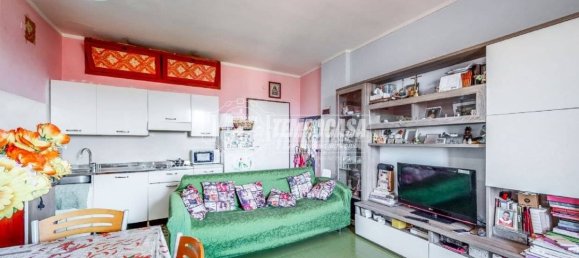 2 rooms Apartment in Modena, Italy No. 271007 2