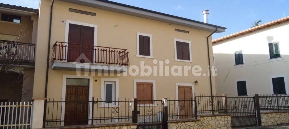 4 bedrooms House in Prata d'Ansidonia, Italy No. 165076 11