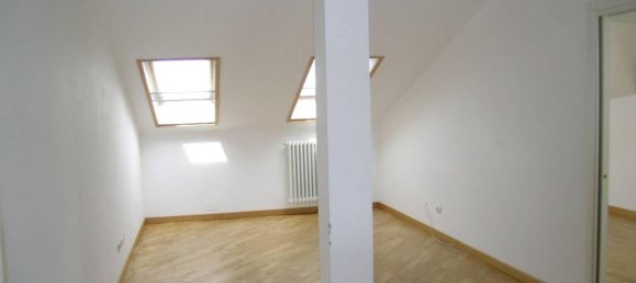 3 rooms Penthouse in Novara, Italy No. 41686 2