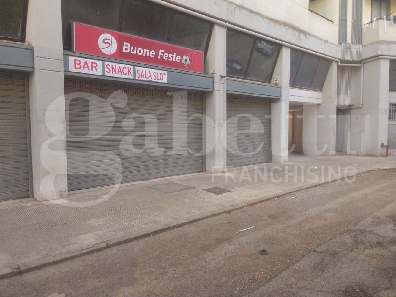 1 room Commercial property in Taranto, Italy No. 343107