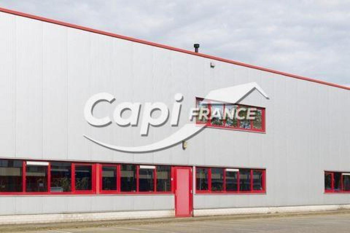 Oficina en Guingamp, France 740 m² No. 17995