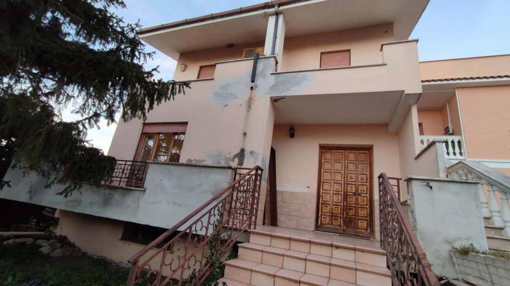 Вилла с 6 спальнями в Ардеа, Италия № 97089