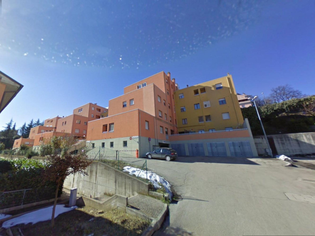 1 room Parking in Urbino, Italy No. 70229