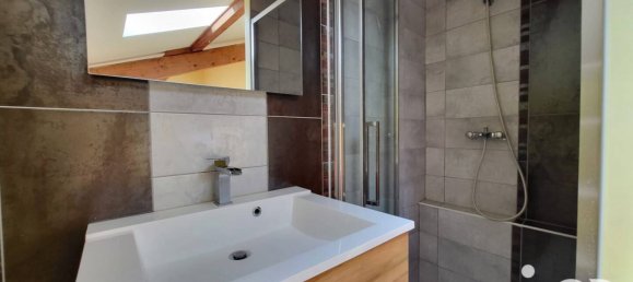 4 bedrooms House in Loire, France No. 358294 3