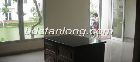 3 bedrooms Villa in Long Bien, Vietnam No. 5673 11