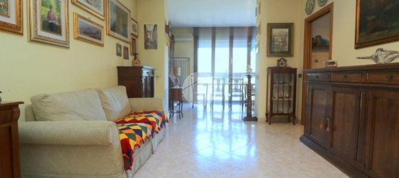 Квартира с 3 комнатами в Ро, Италия № 16233 3