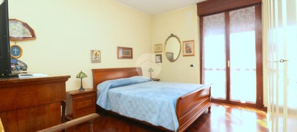 Квартира с 3 комнатами в Ро, Италия № 16233 21