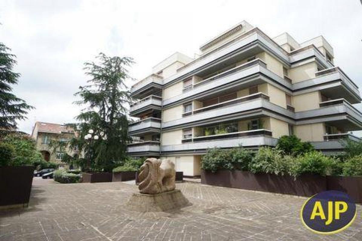 2 bedrooms Condo in Le Bouscat, France No. 10529