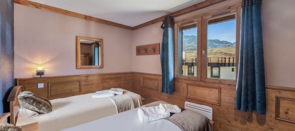 3 bedrooms Apartment in Les Belleville, France No. 1354 6