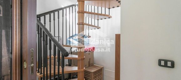 2 bedrooms Apartment in Stezzano, Italy No. 370109 10