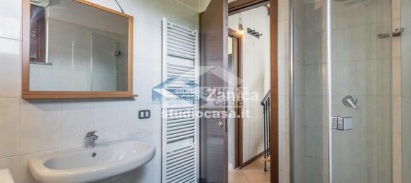 2 bedrooms Apartment in Stezzano, Italy No. 370109 8