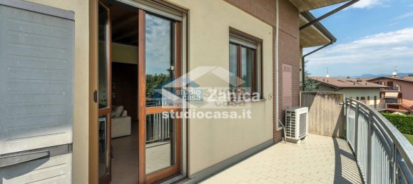 2 bedrooms Apartment in Stezzano, Italy No. 370109 2