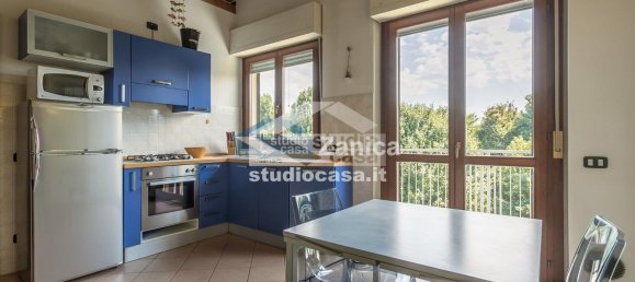 2 bedrooms Apartment in Stezzano, Italy No. 370109 5