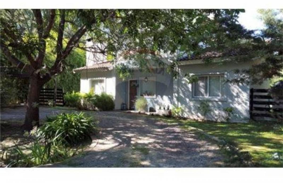 Casa de 3 dormitorios en Pilar, Argentina No. 77296