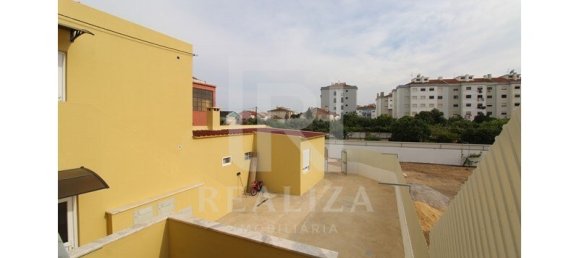 Gebäude in Seixal, Portugal, Nr. 145840 5