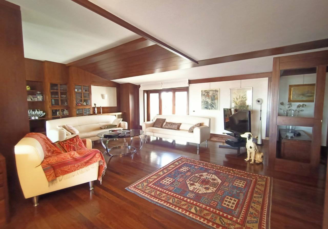 Пентхаус с 7 комнатами в Удине, Италия № 111633