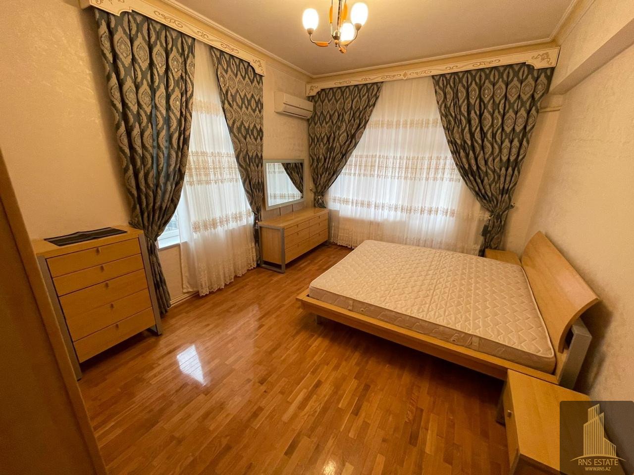 4 bedrooms Apartment in Nasimi, Azerbaijan No. 1340