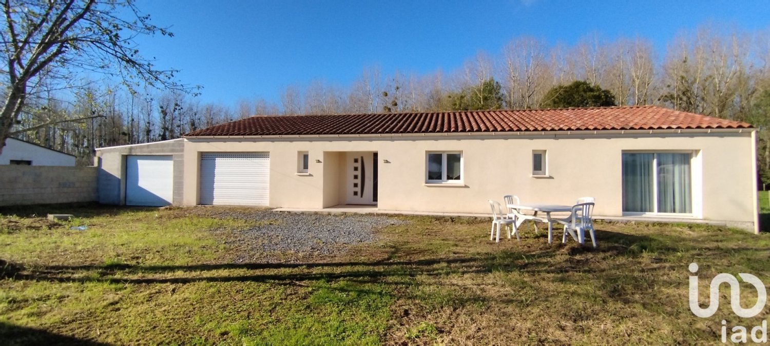 3 chambres Maison à Nuaillé-sur-Boutonne, France No. 107135