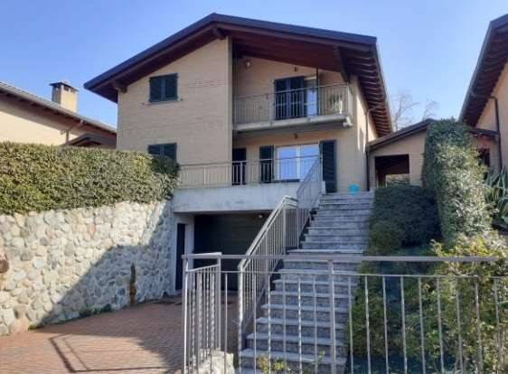 Дом с 4 спальнями в Галлиате Ломбардо, Италия № 263545