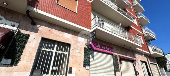 3 rooms Apartment in Turin, Italy No. 127928 2