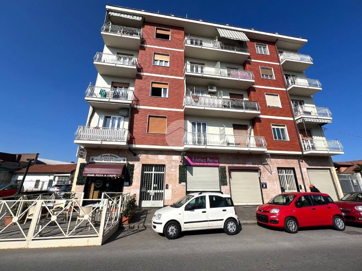 3 rooms Apartment in Turin, Italy No. 127928