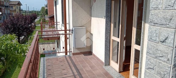 5 rooms Apartment in Vigone, Italy No. 14758 3