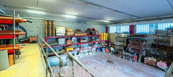 Almacén en Nembro, Italy 470 m² No. 129684 3