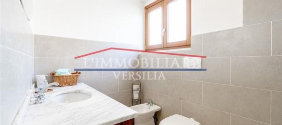 5 rooms Apartment in Montignoso, Italy No. 216480 9