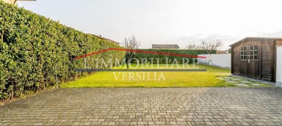 5 rooms Apartment in Montignoso, Italy No. 216480 3