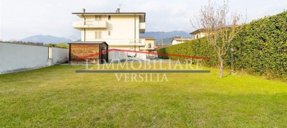 5 rooms Apartment in Montignoso, Italy No. 216480 4